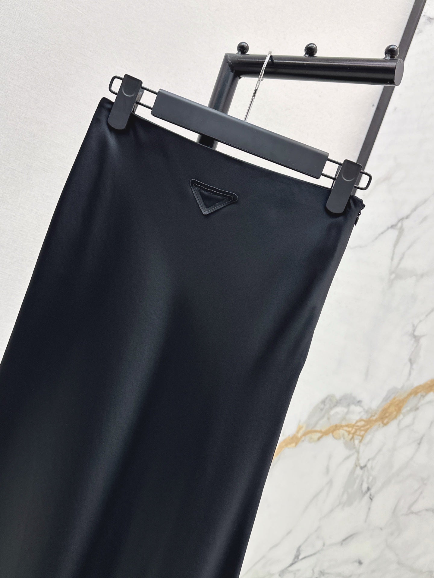 Pra 25ss satin skirt