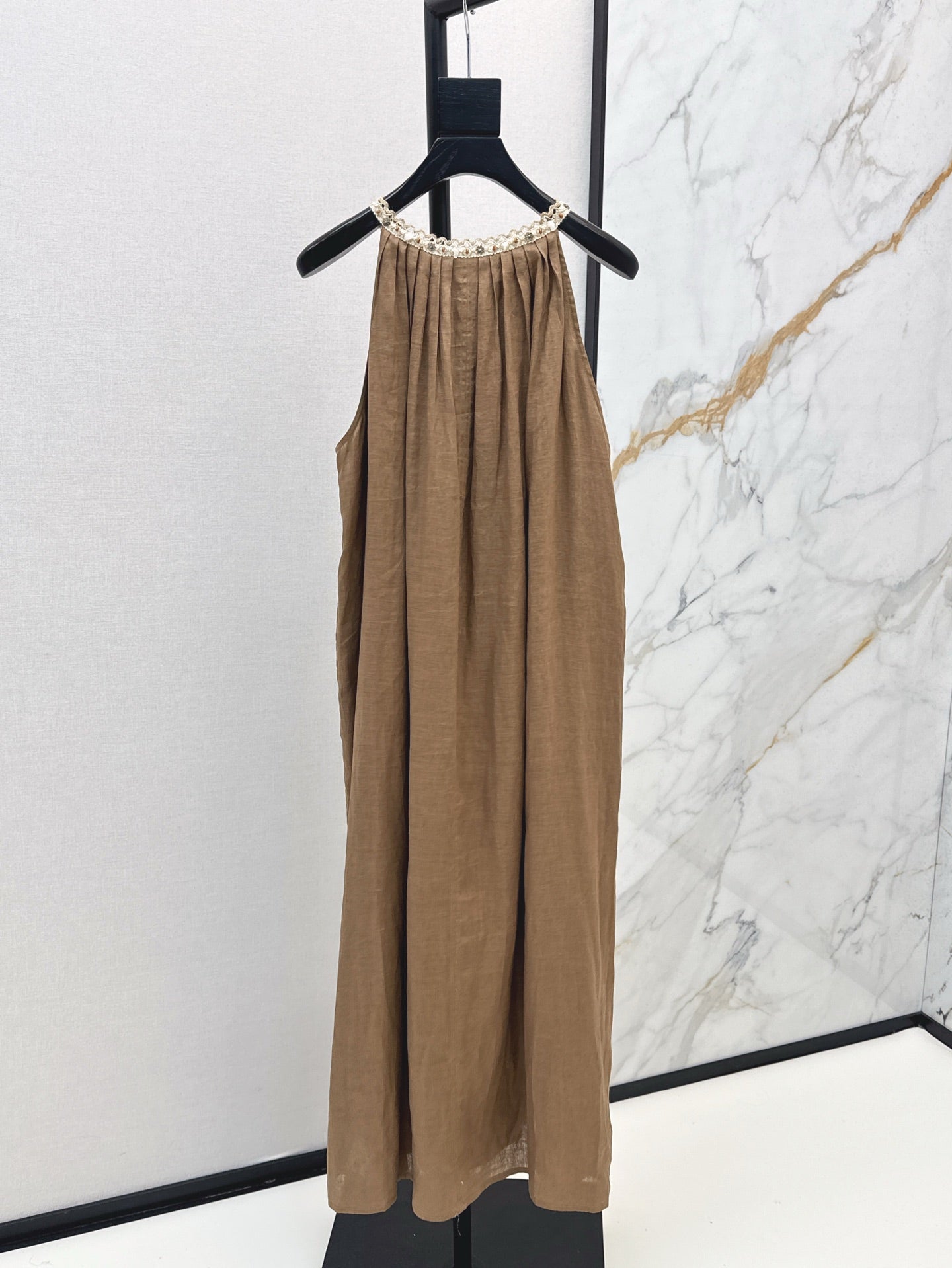 Loro 25ss linen sleeveless dress