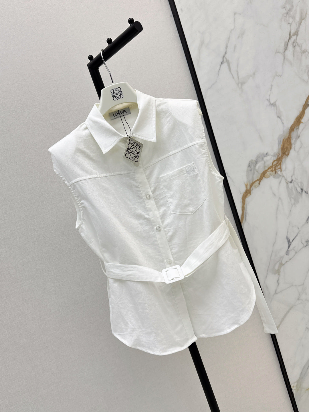 Loe 25ss sleeveless shirt