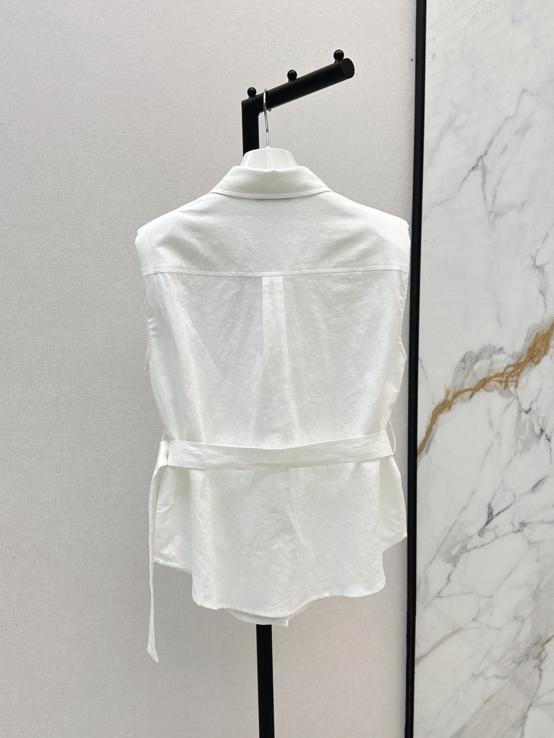 Loe 25ss sleeveless shirt