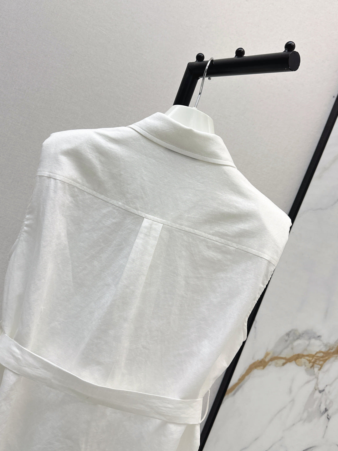 Loe 25ss sleeveless shirt