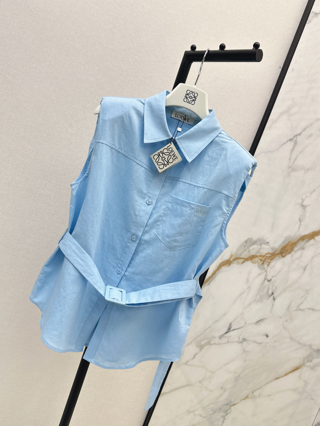 Loe 25ss sleeveless shirt