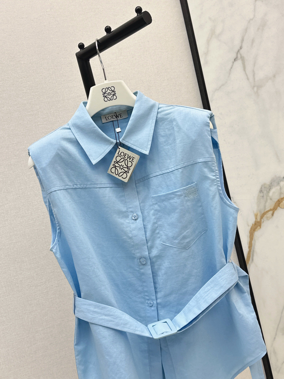 Loe 25ss sleeveless shirt