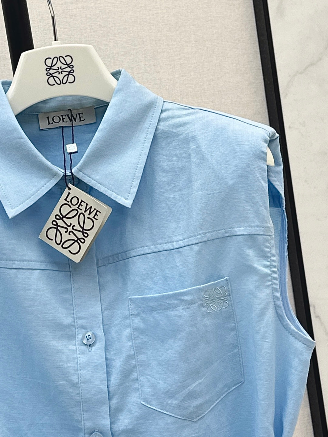 Loe 25ss sleeveless shirt