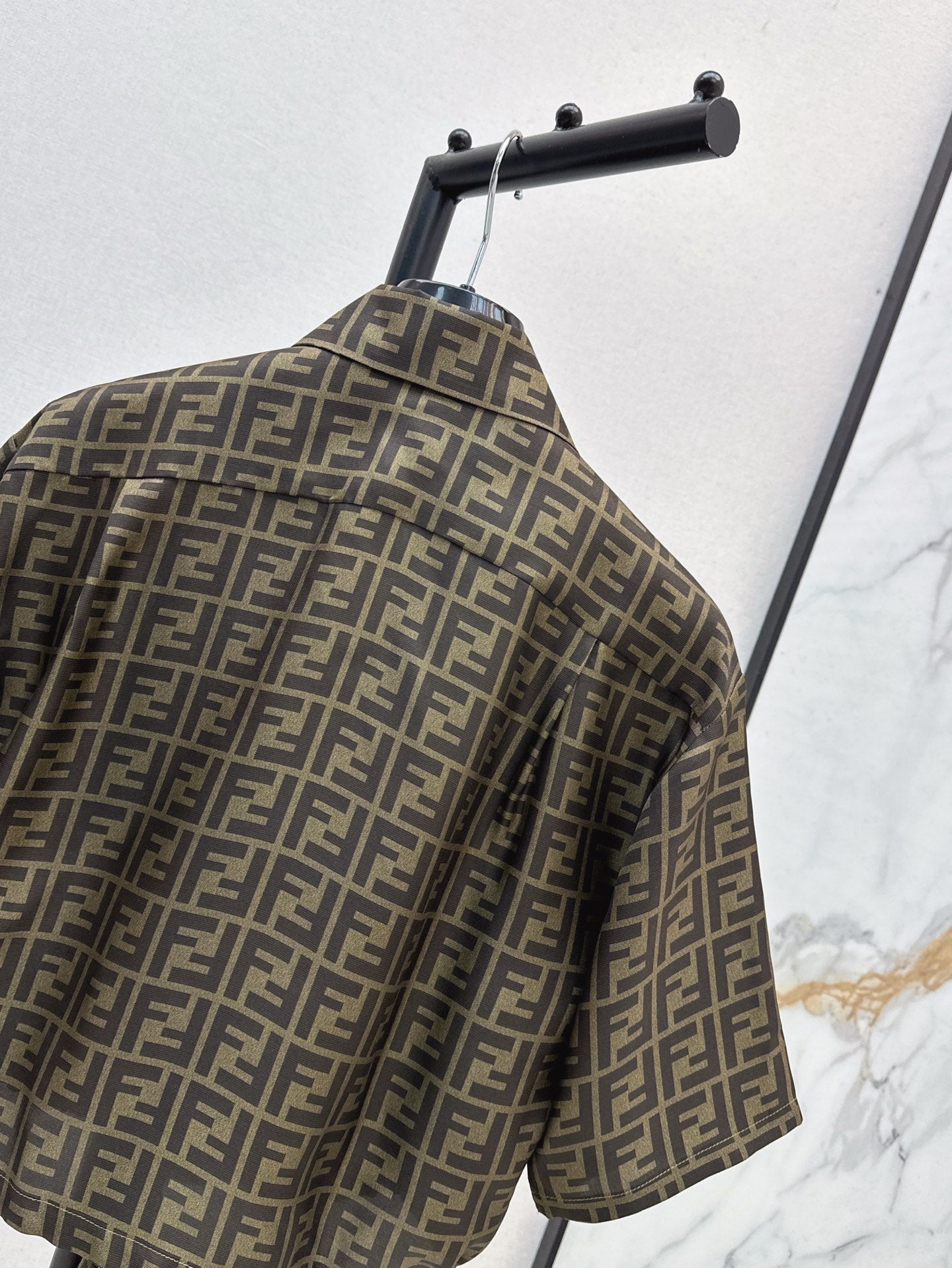 Fend 25ss silk crop shirt