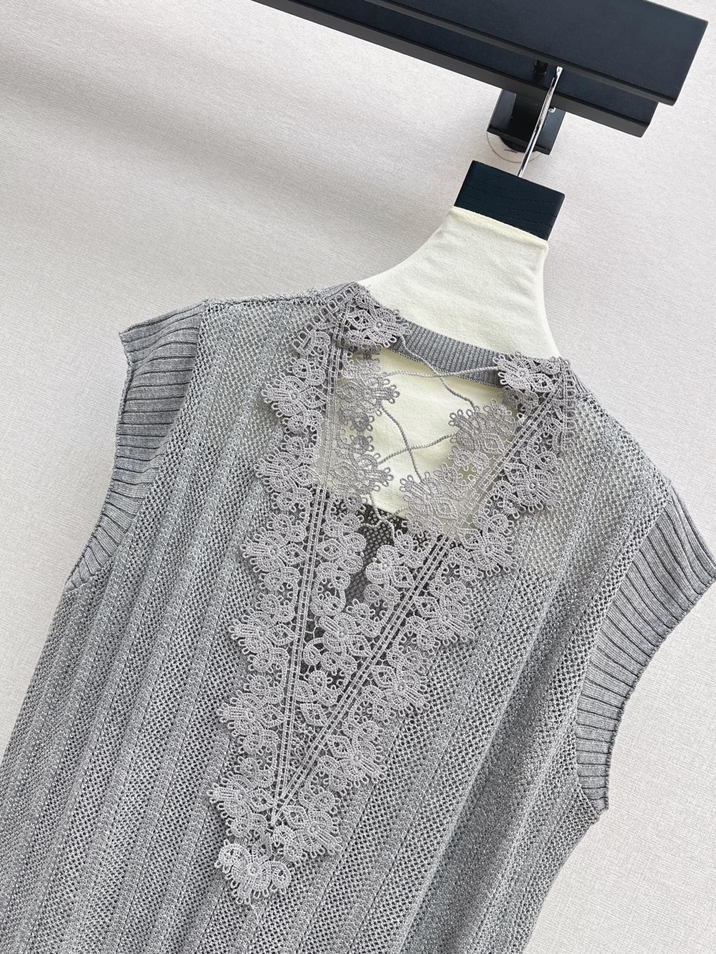 Celi 25ss knit vest