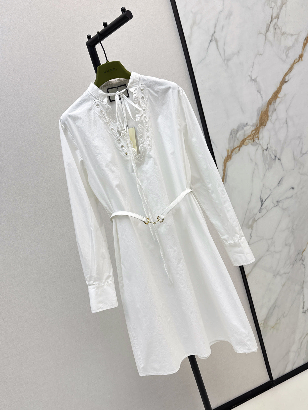 Guc 25ss V-neck shirt