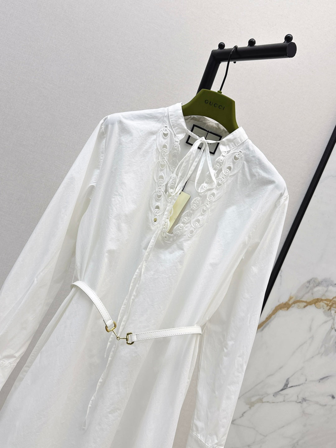 Guc 25ss V-neck shirt