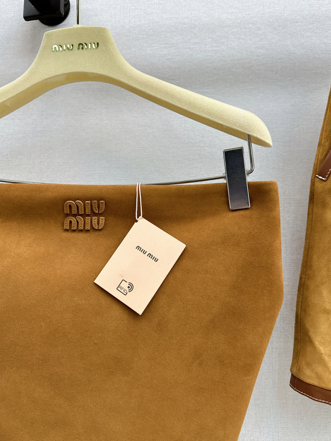 Miu 25ss suede tube top