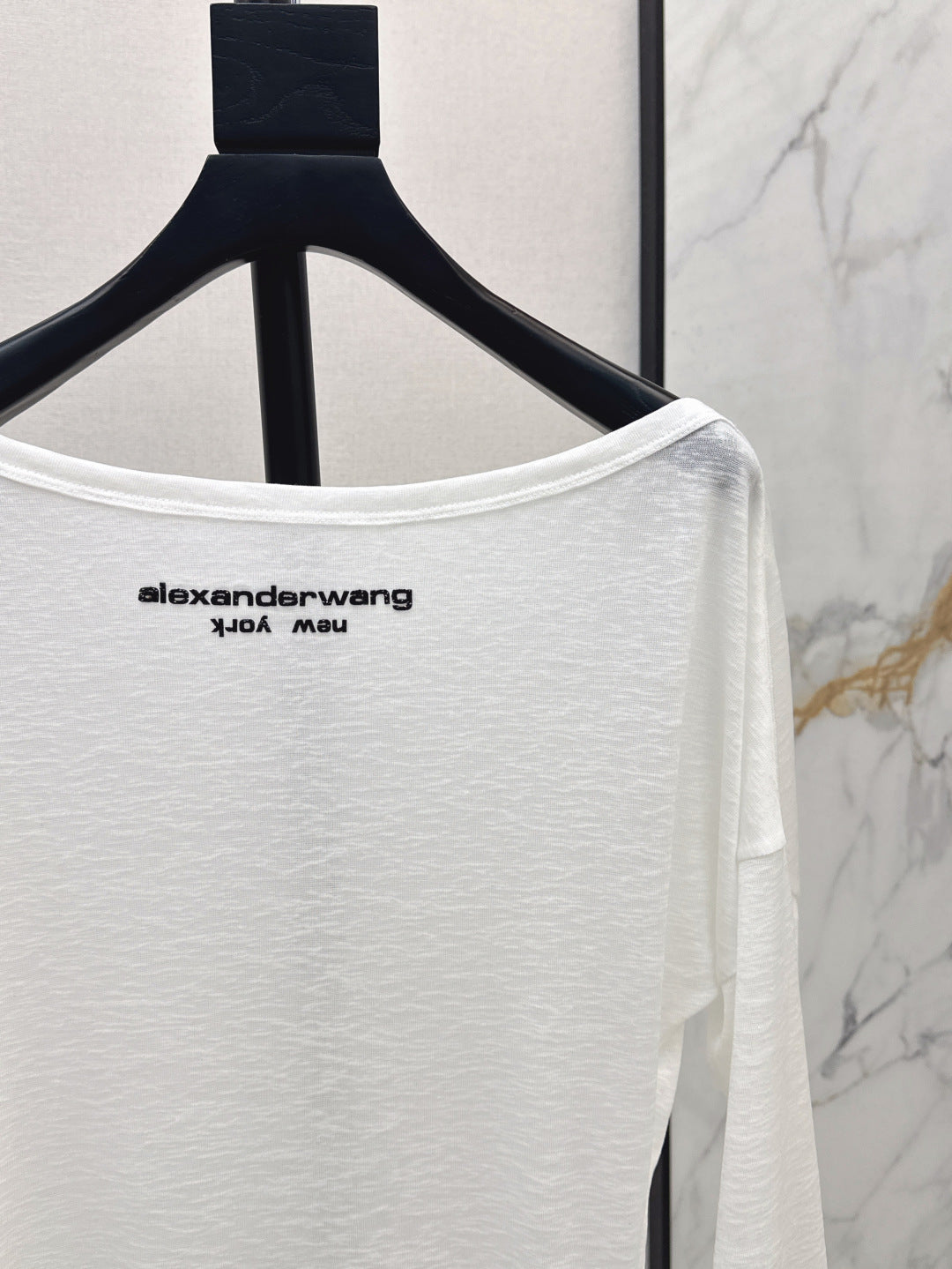 Wang 25ss off-shoulder shirt