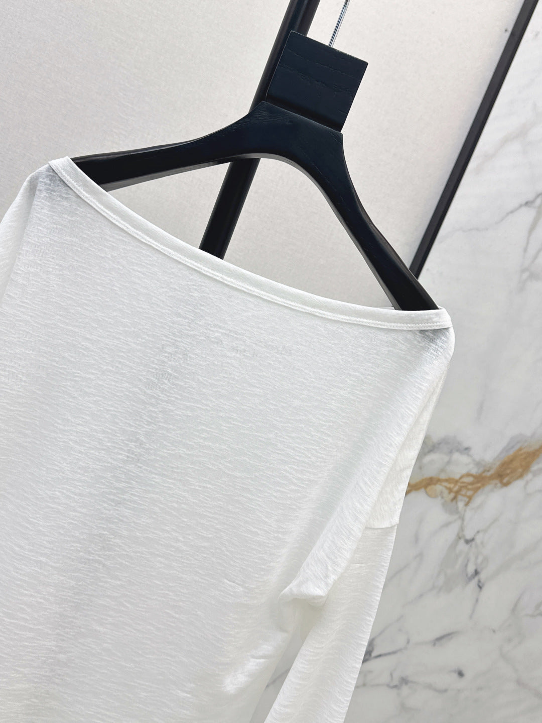 Wang 25ss off-shoulder shirt