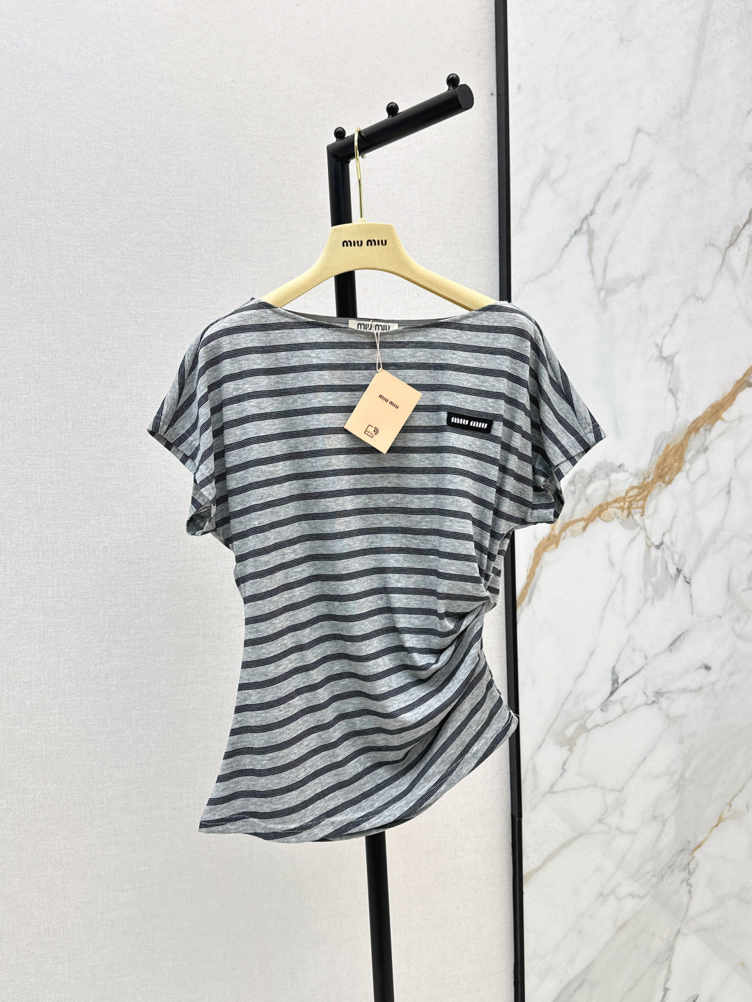 Miu 25ss off-shoulder t-shirt