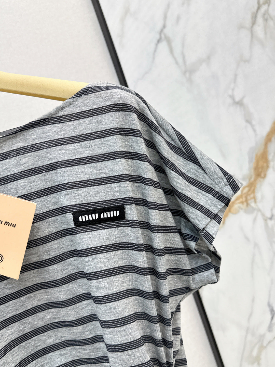 Miu 25ss off-shoulder t-shirt