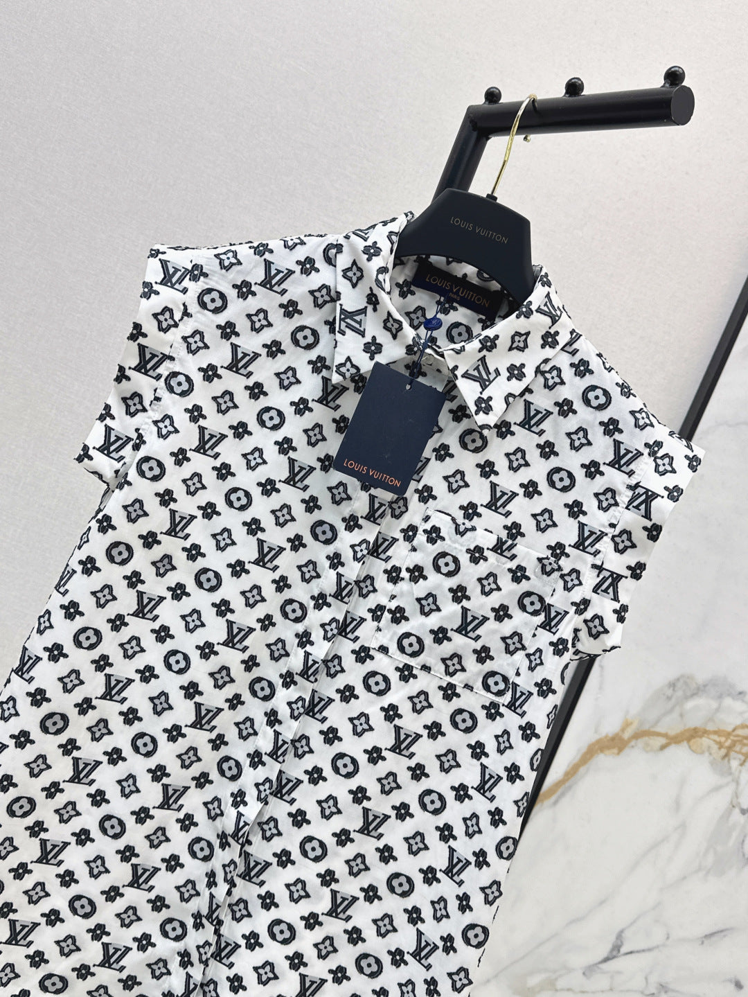 Louis 25ss sleeveless shirt