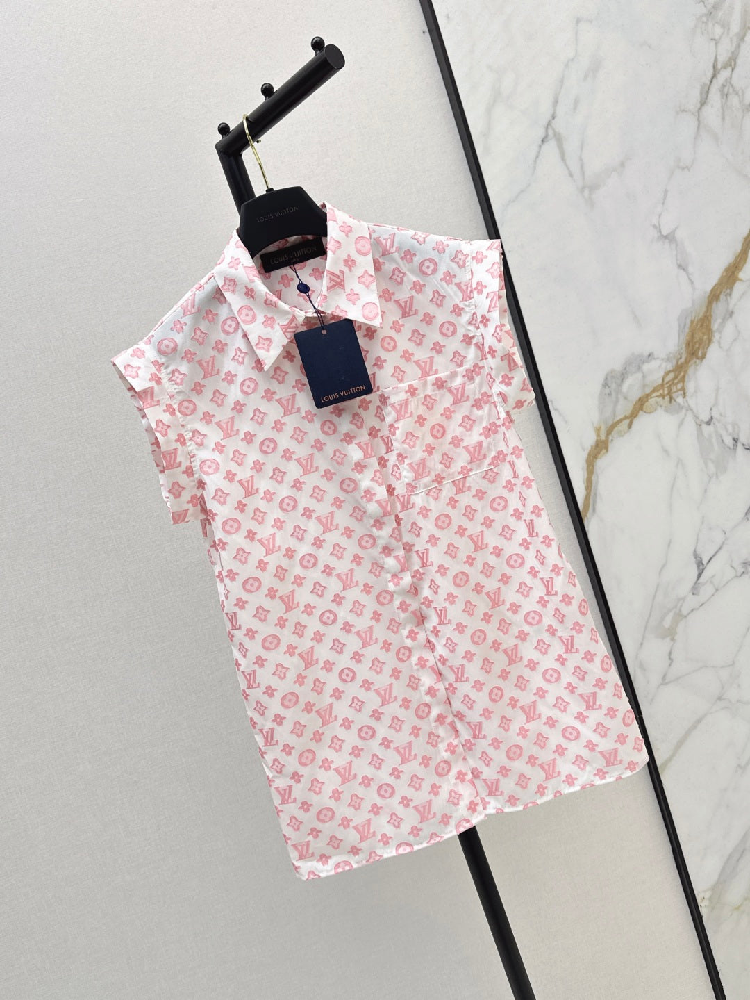 Louis 25ss sleeveless shirt