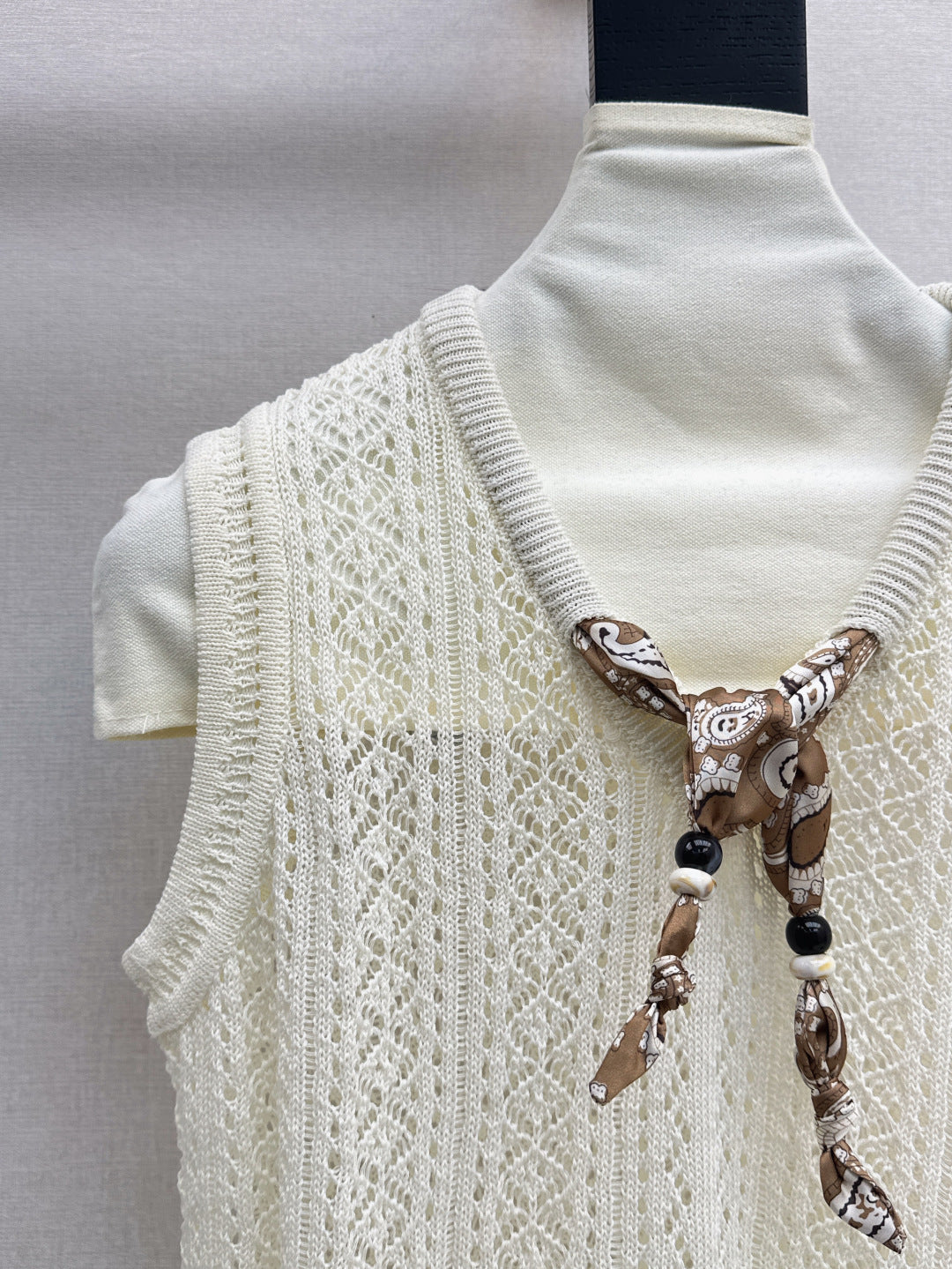 Miu 25ss scarf knit vest