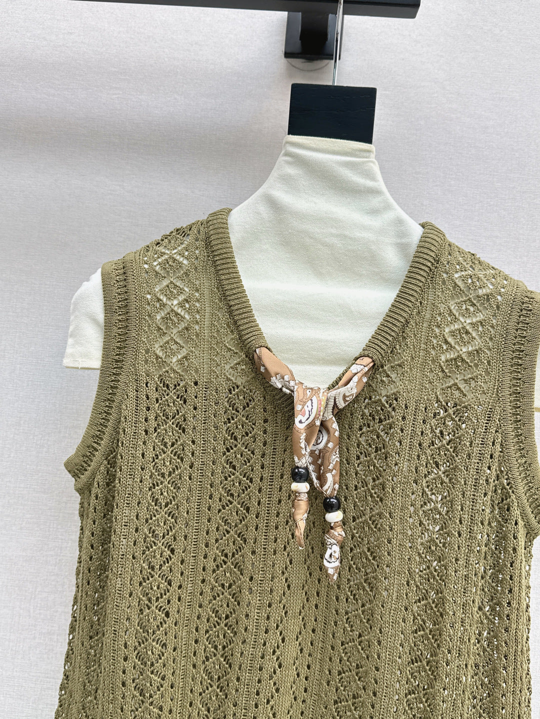 Miu 25ss scarf knit vest