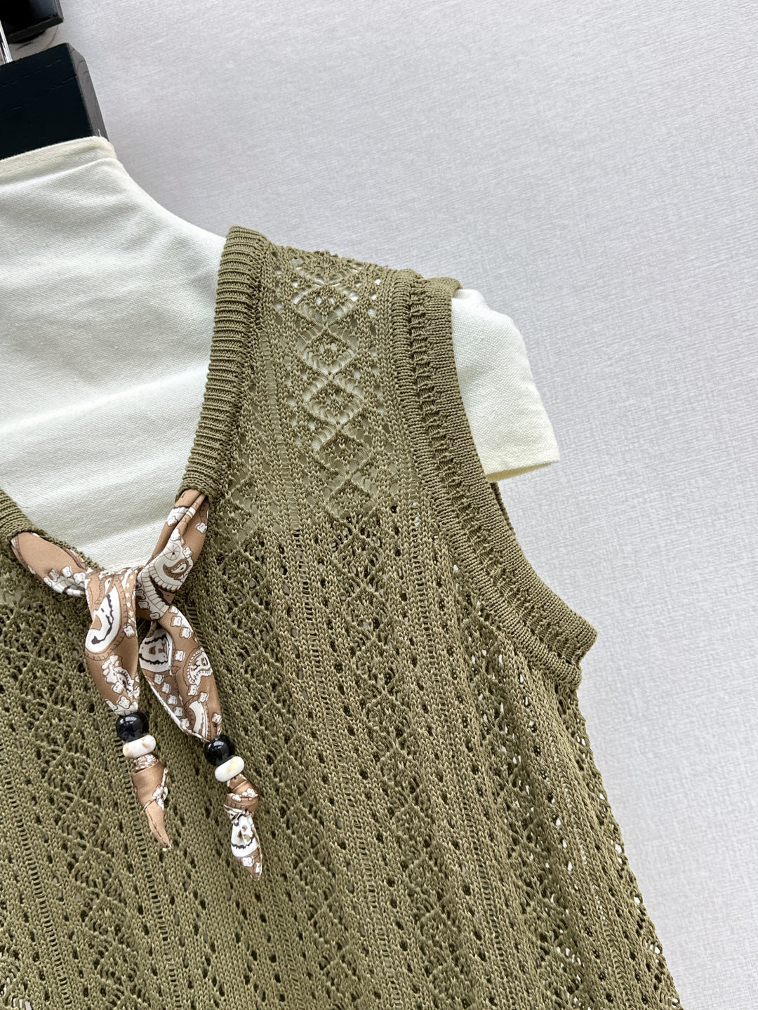 Miu 25ss scarf knit vest