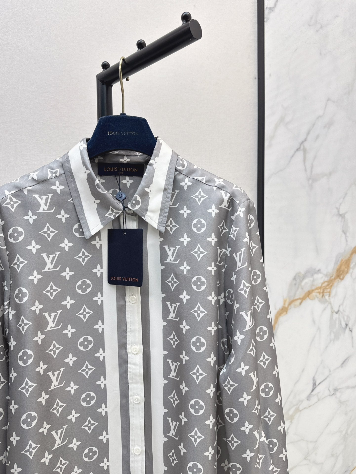 Louis 25ss silk shirt