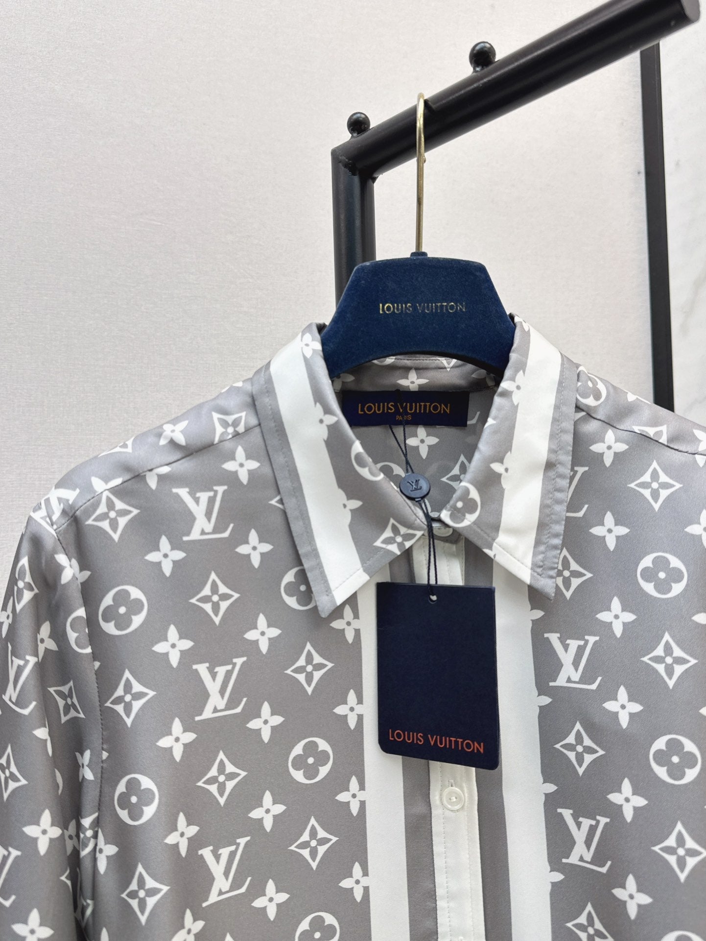 Louis 25ss silk shirt