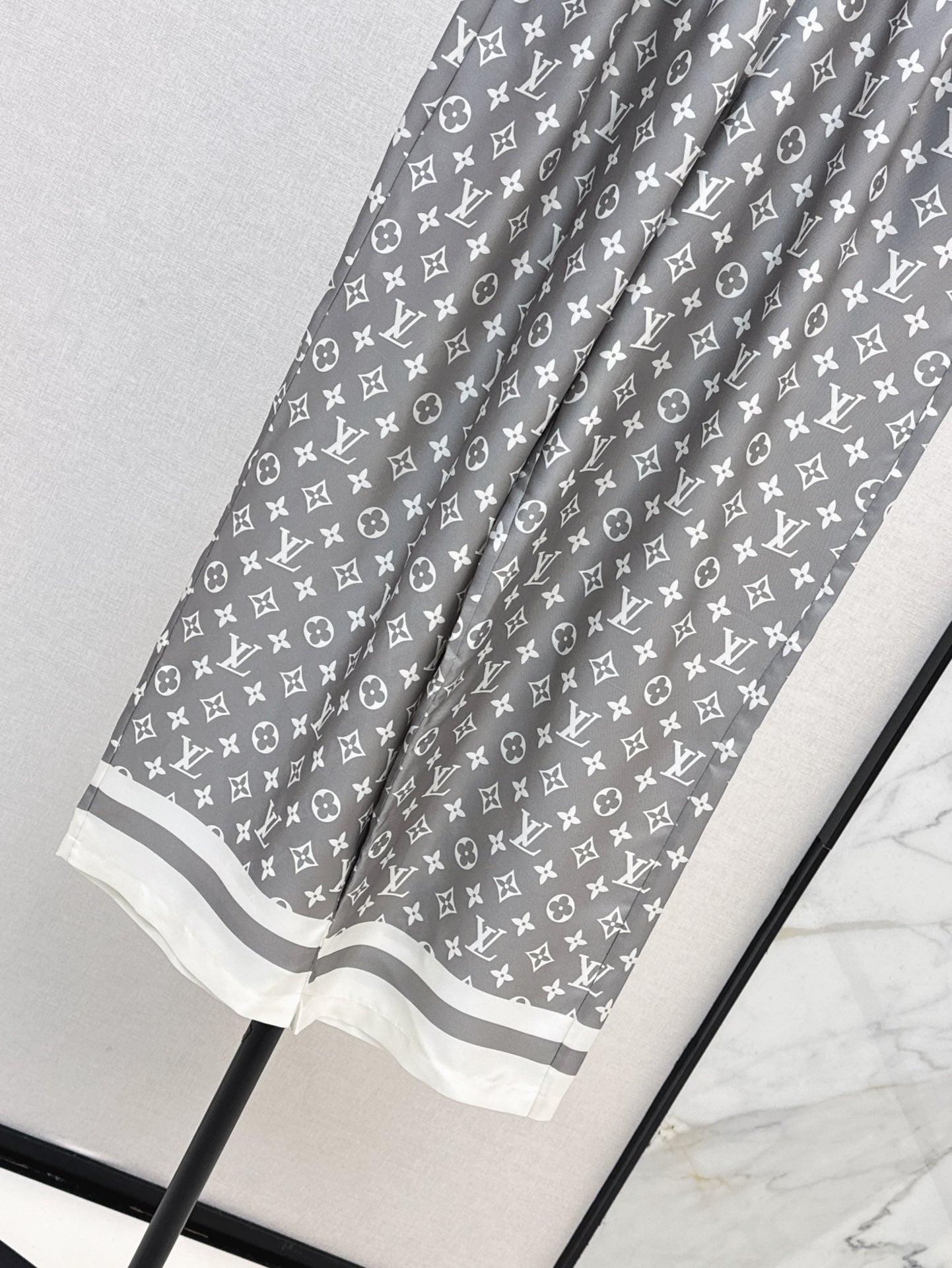 Louis 25ss silk pants
