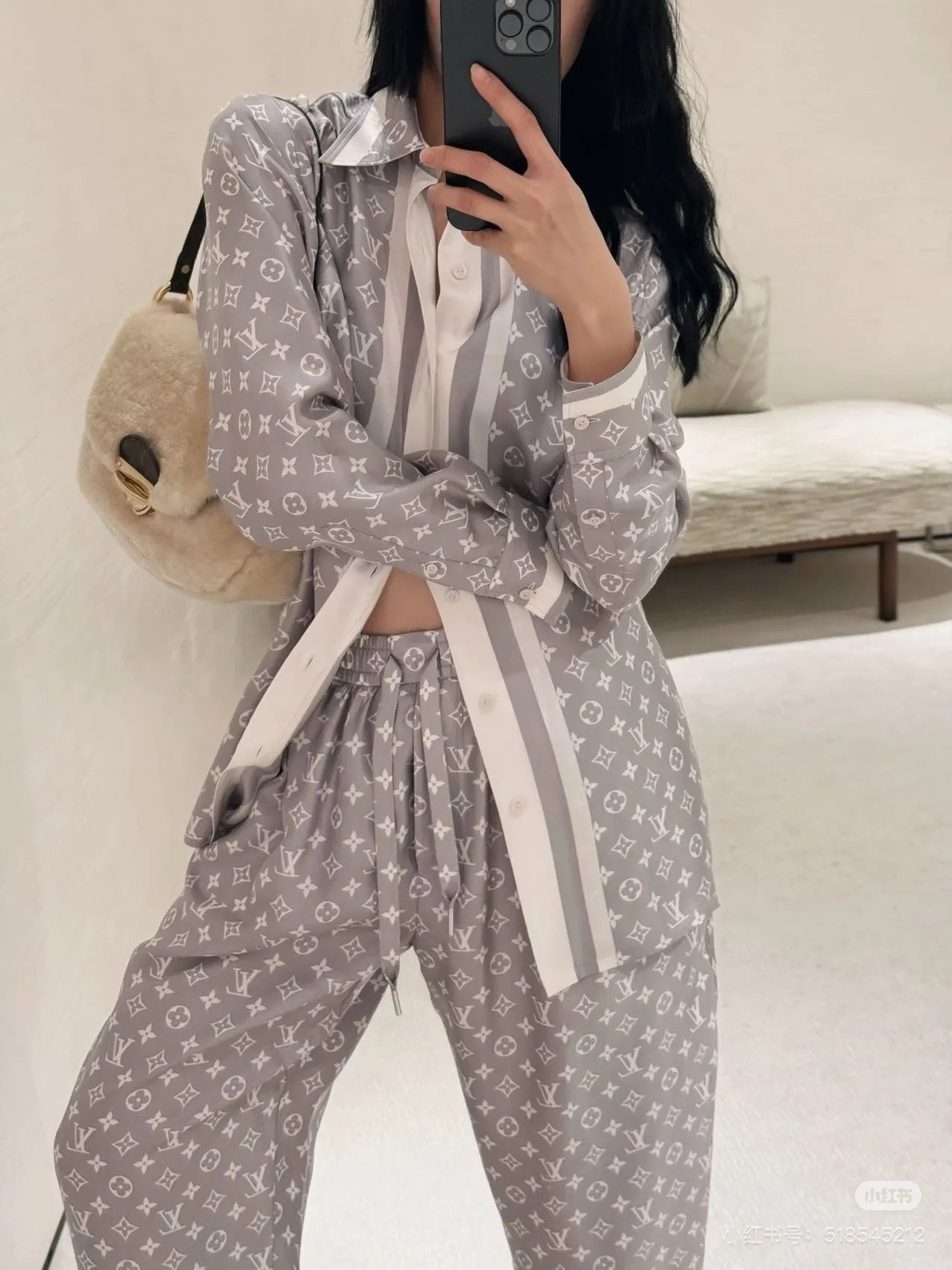 Louis 25ss silk pants