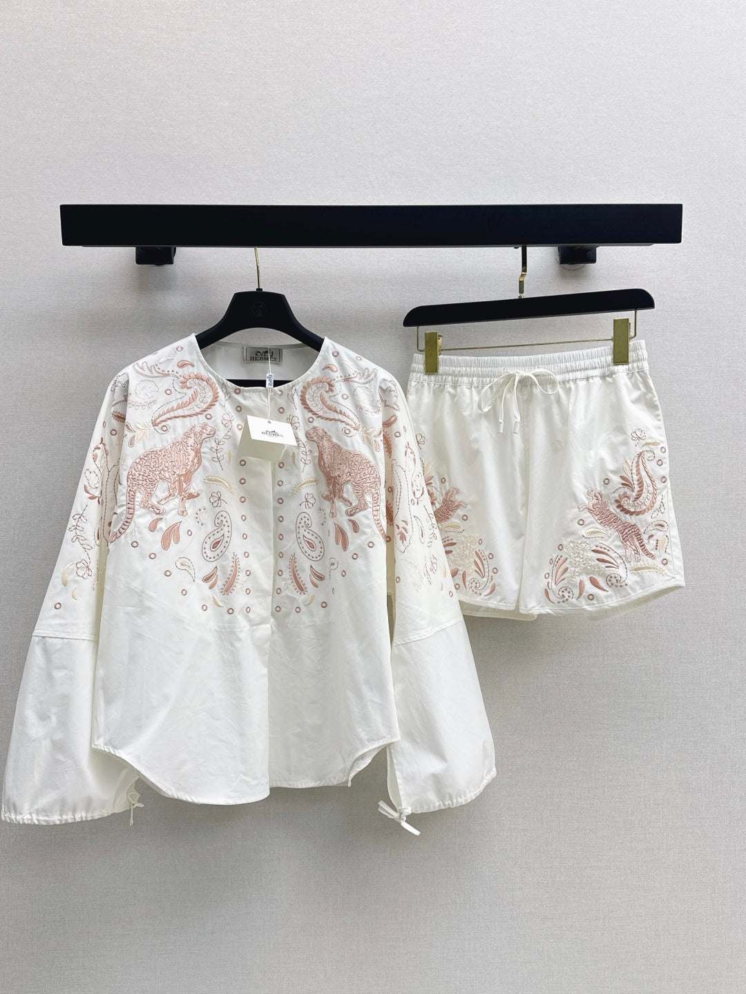 Herm 25fw embroidered suit
