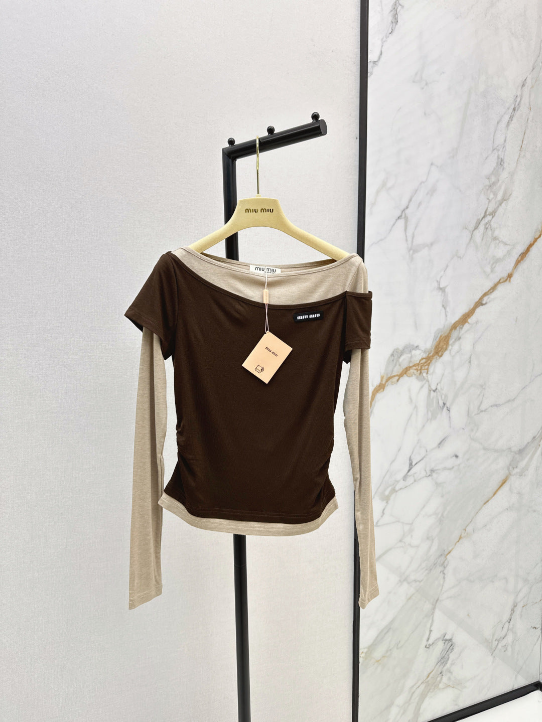 Miu 25fw off-shoulder shirt