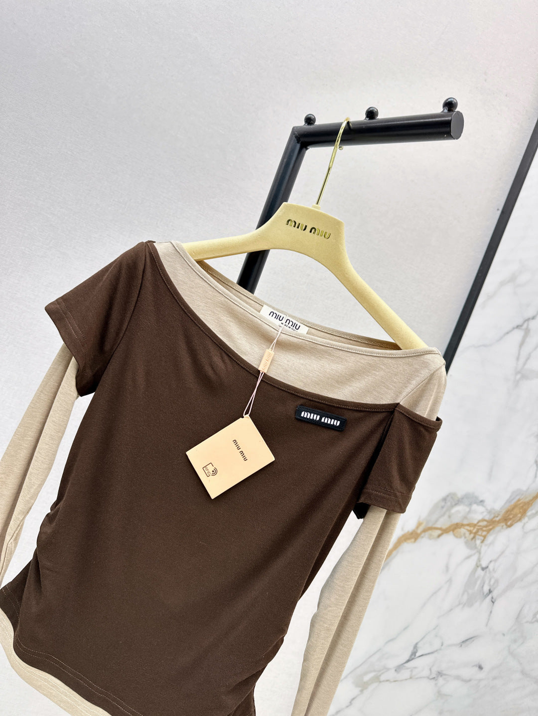 Miu 25fw off-shoulder shirt