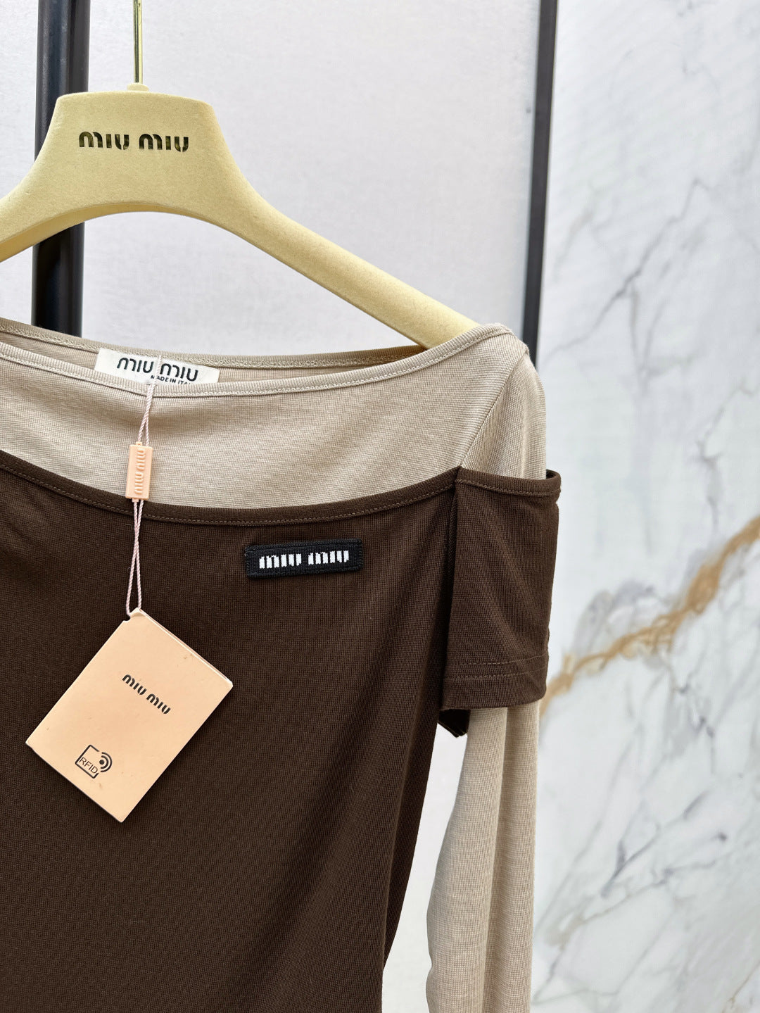 Miu 25fw off-shoulder shirt