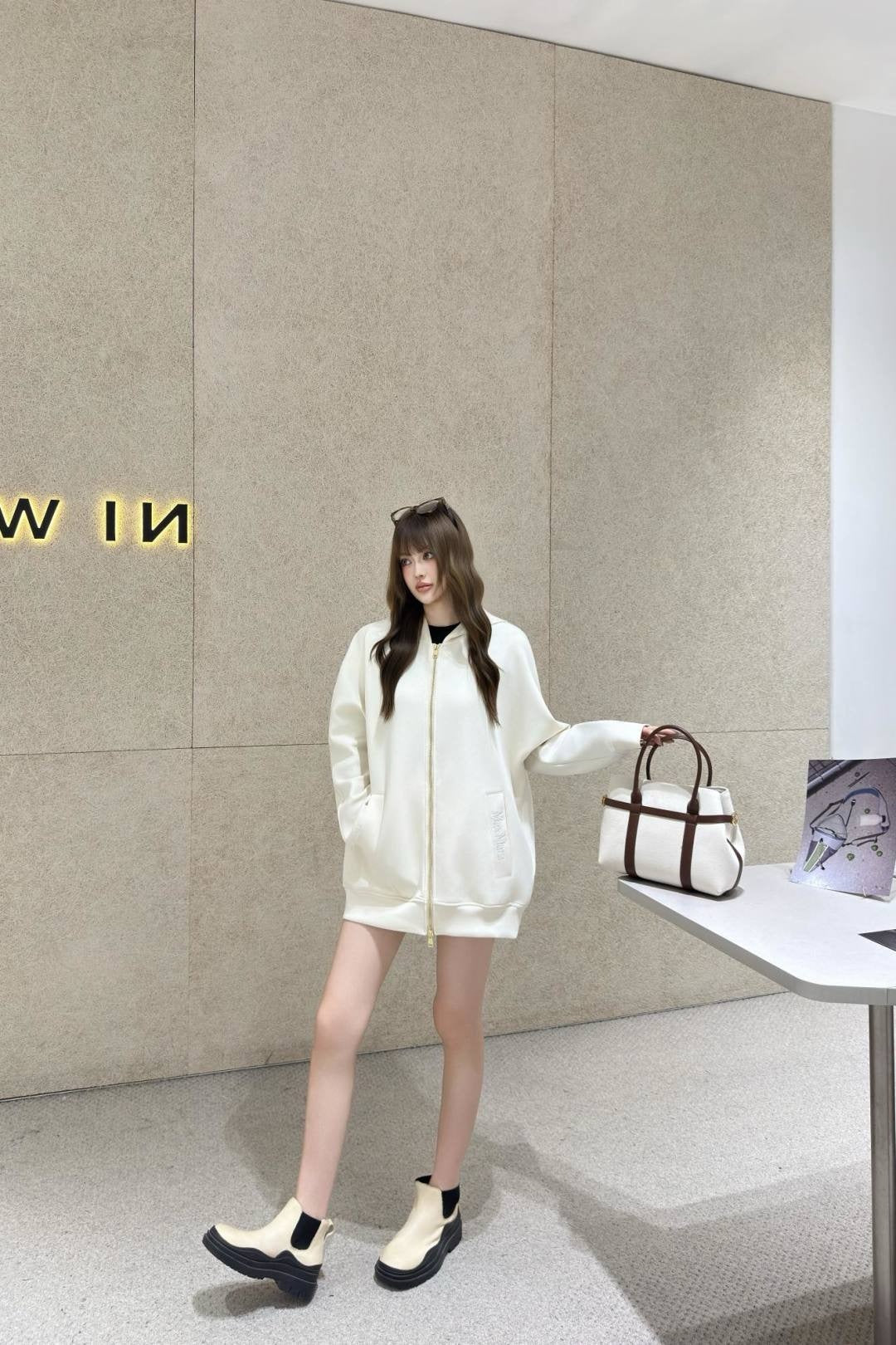 Loe 25fw hoodie