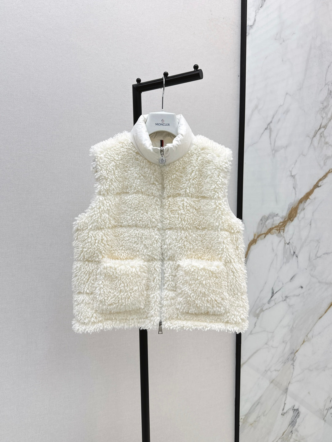 Monc 25fw down vest