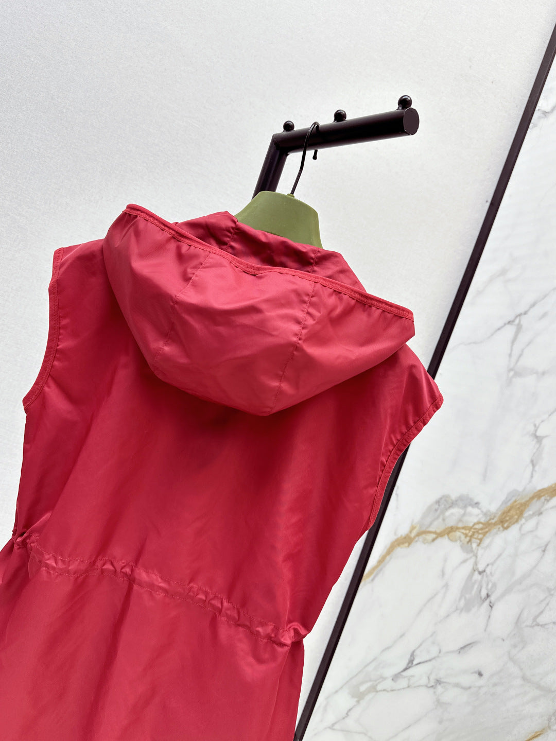 Guc 25fw sleeveless dress