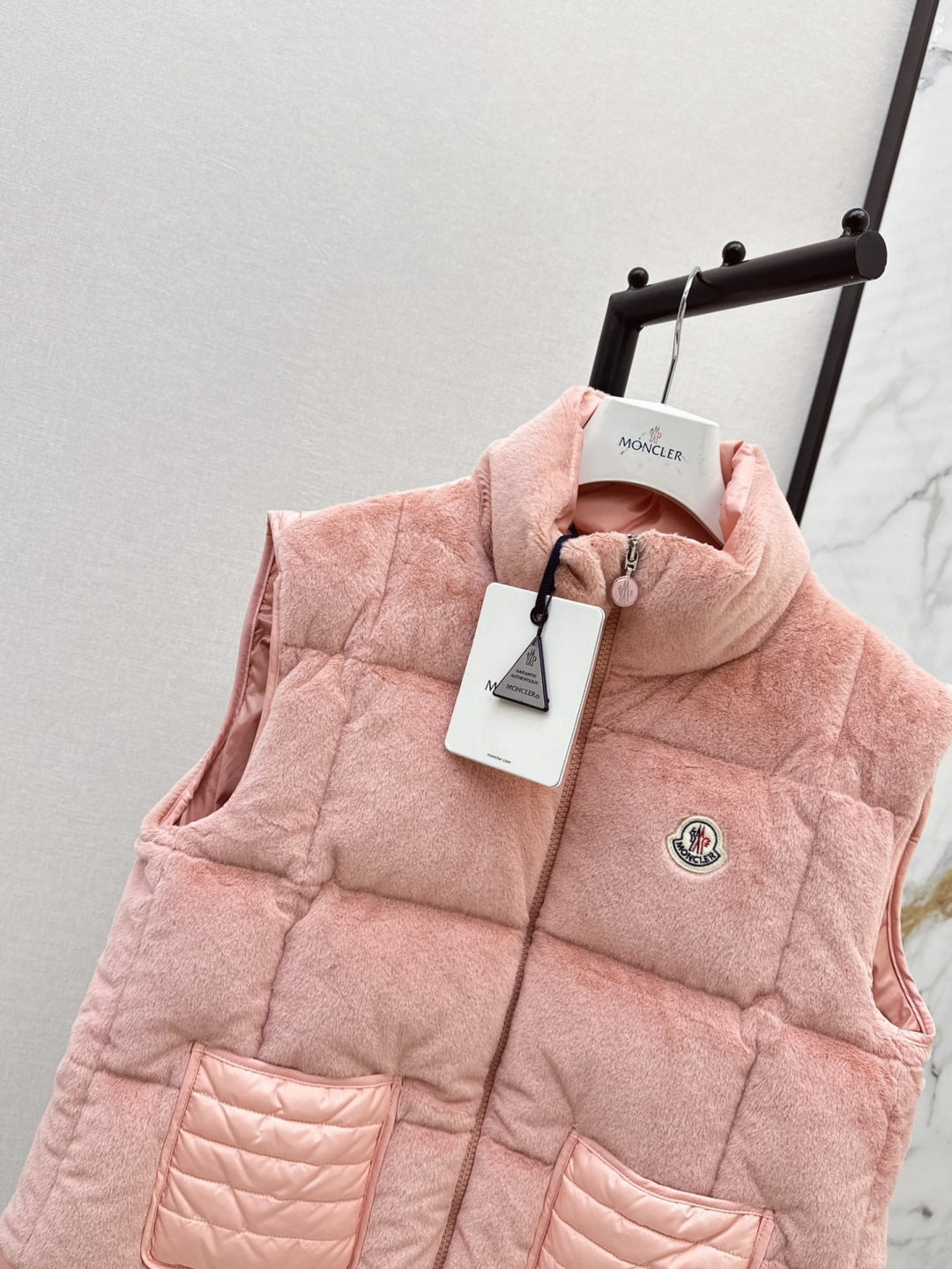 Monc 25fw down vest