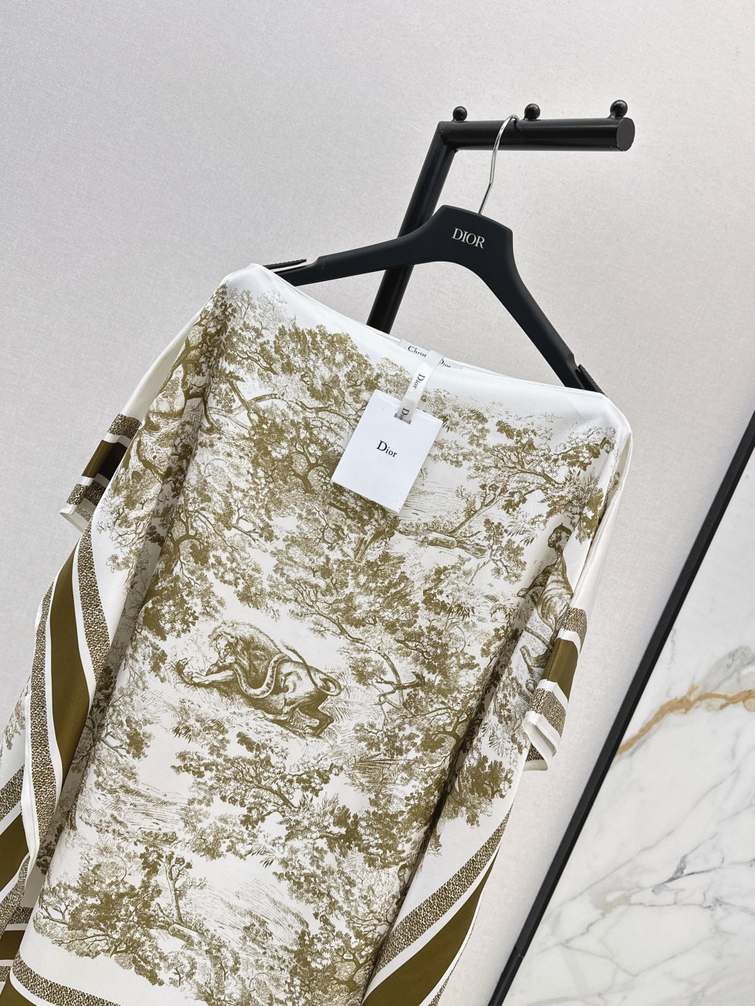 CD 25fw silk cape dress