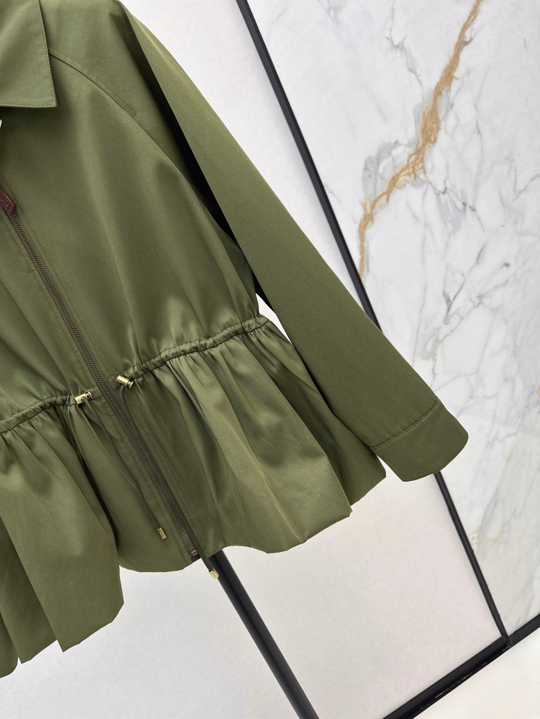 Loe 25fw drawstring jacket