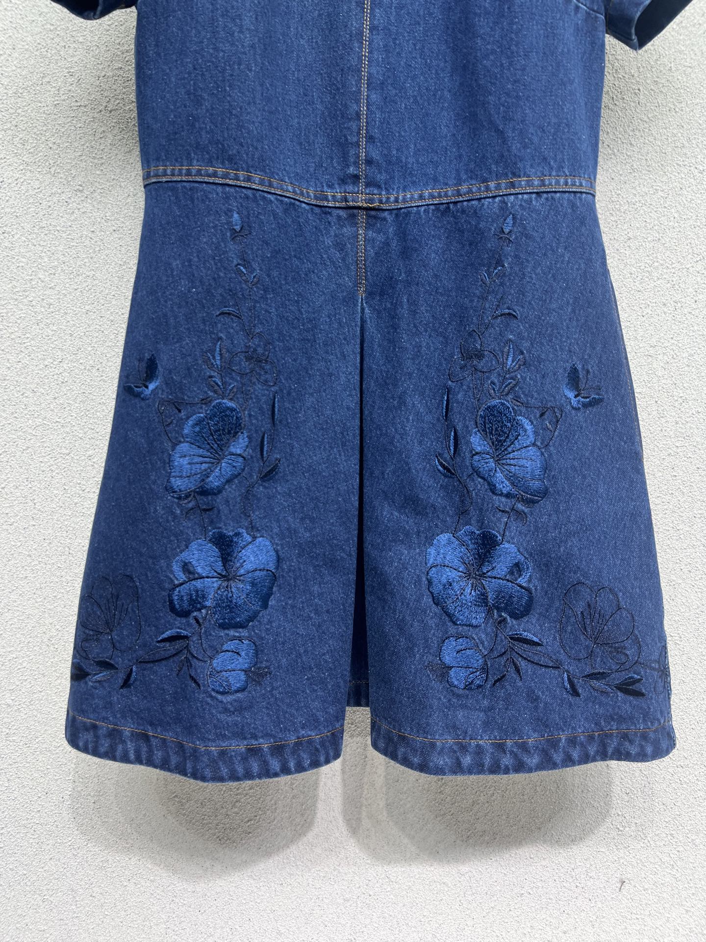 Guc 25fw embroidered dress
