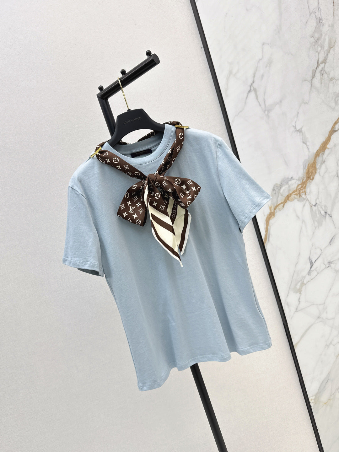 Louis 25fw scarf t-shirt
