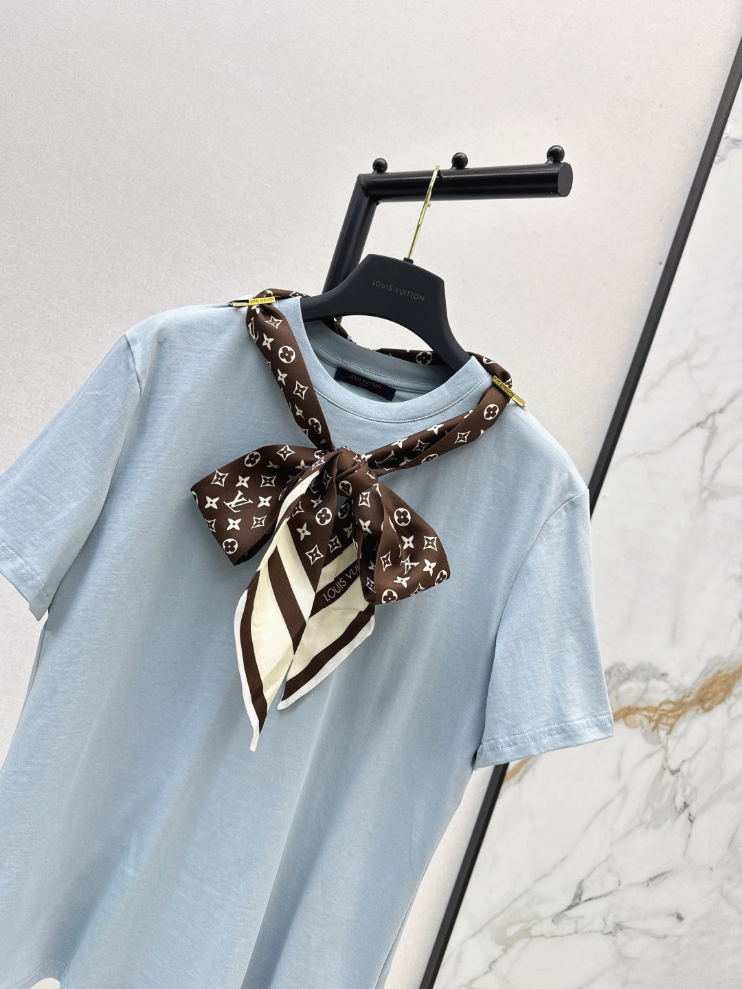 Louis 25fw scarf t-shirt