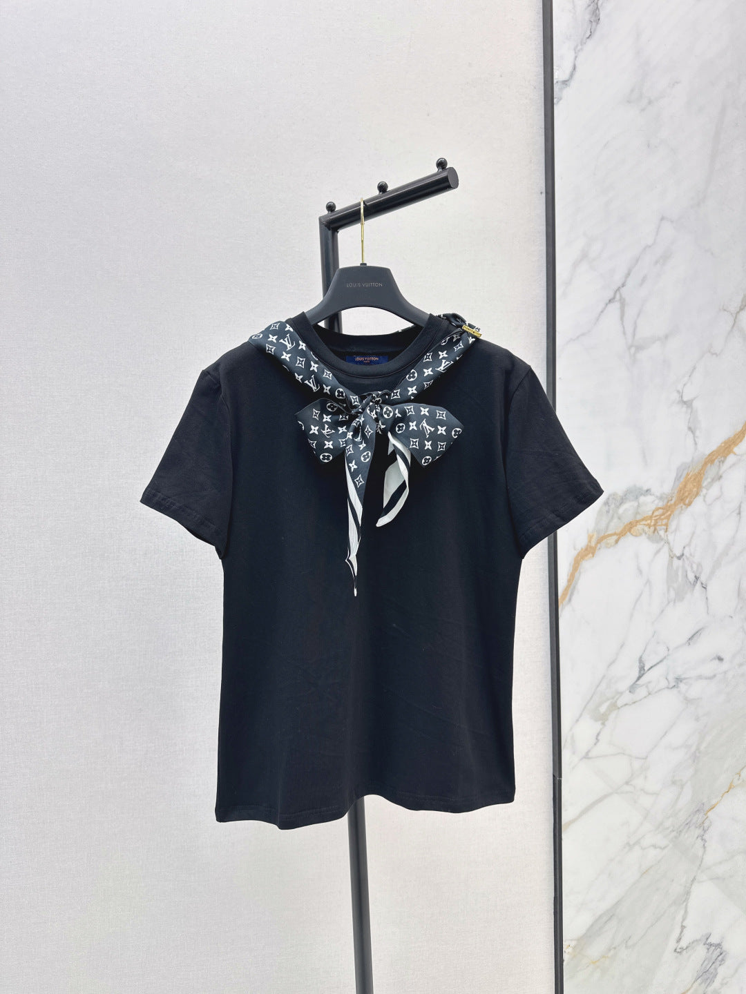 Louis 25fw scarf t-shirt