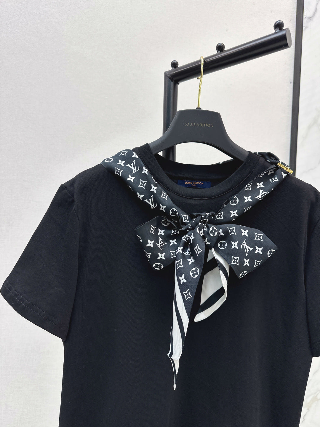 Louis 25fw scarf t-shirt