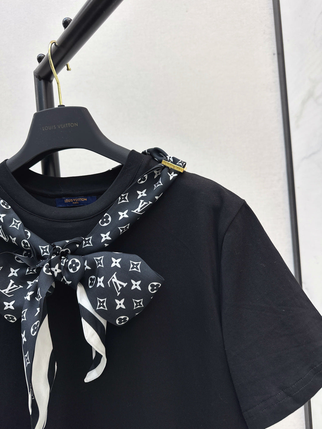 Louis 25fw scarf t-shirt