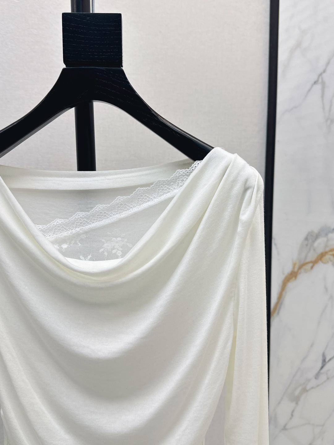 Miu 25fw off-shoulder shirt