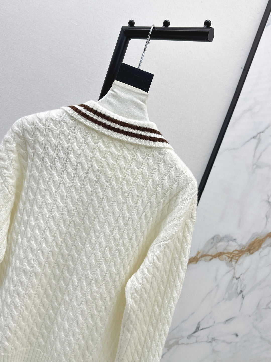 Brune 25fw cashmere sweater