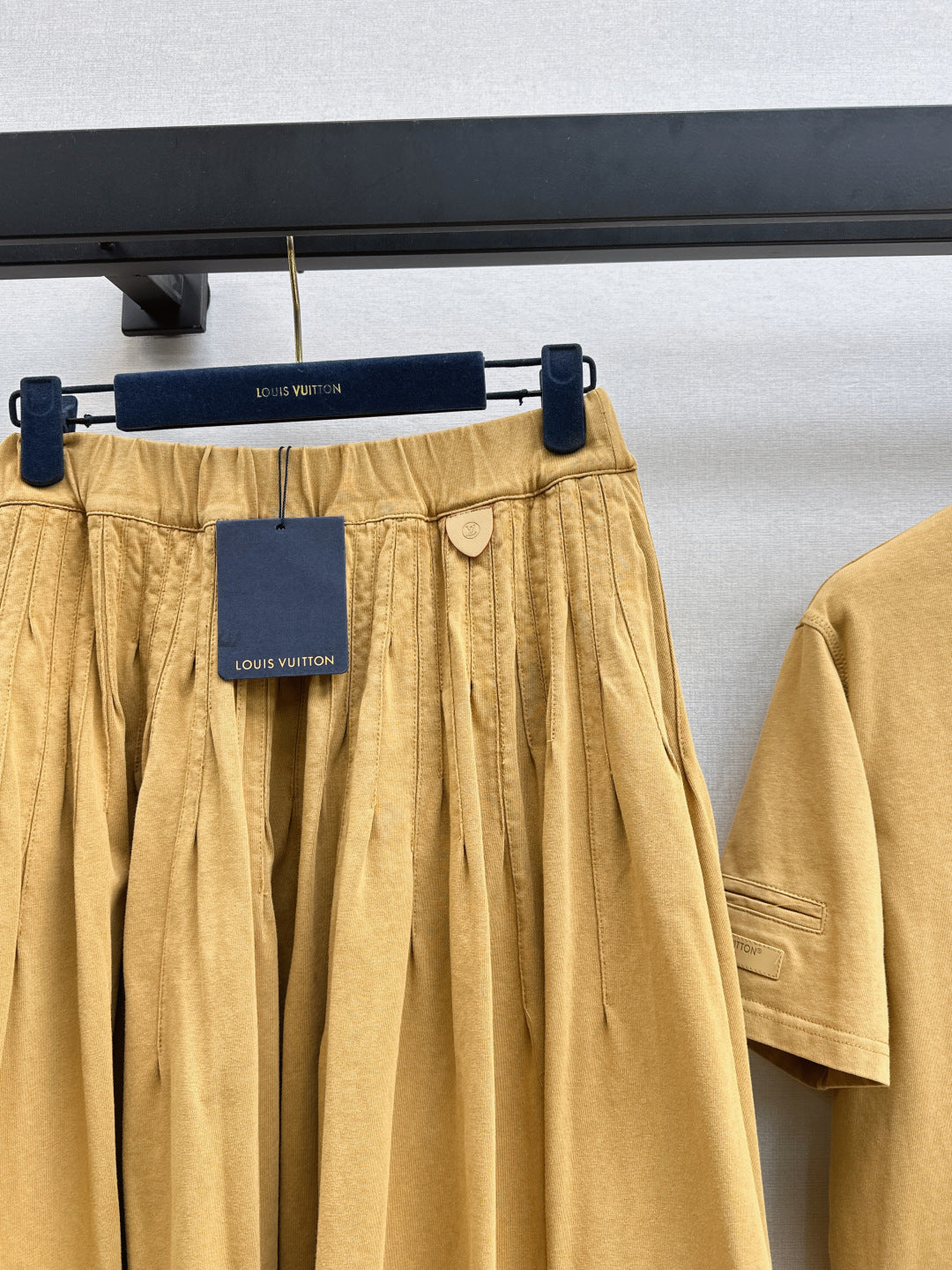 Louis 25fw pleated skirt