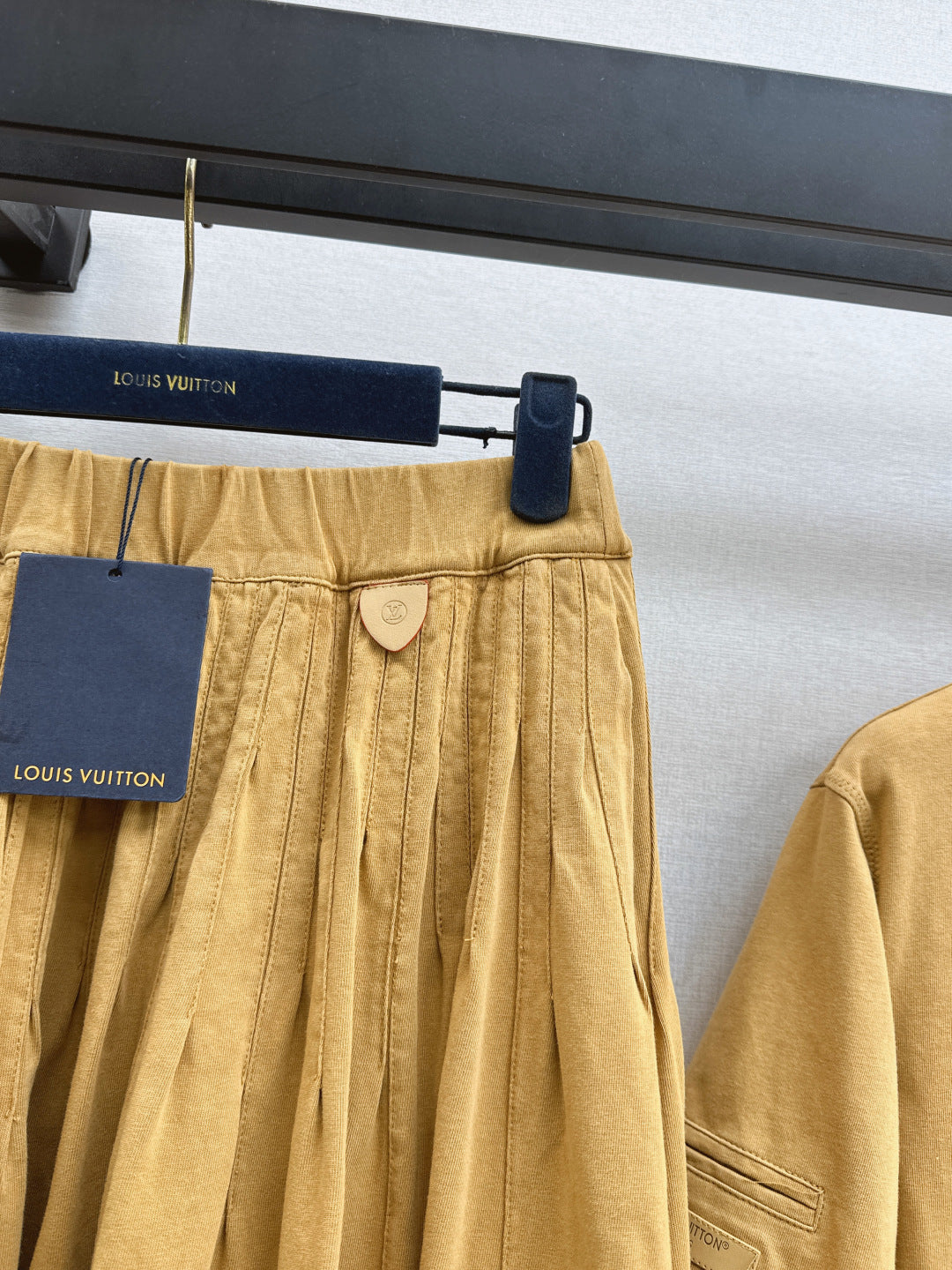 Louis 25fw pleated skirt