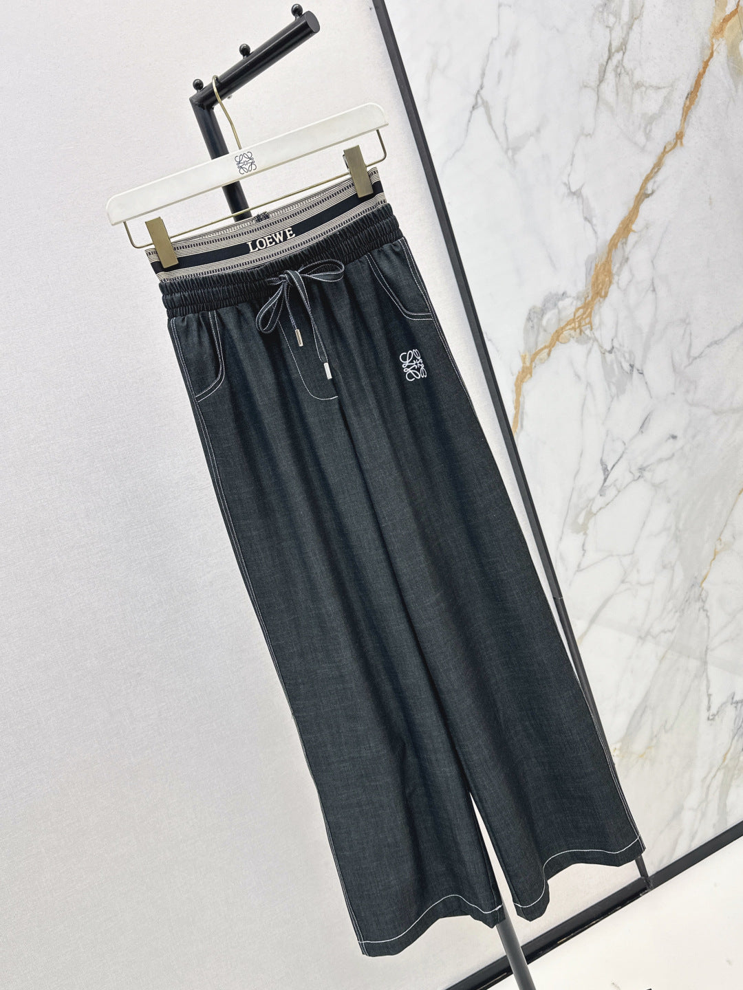 Loe 25fw embroidered jeans