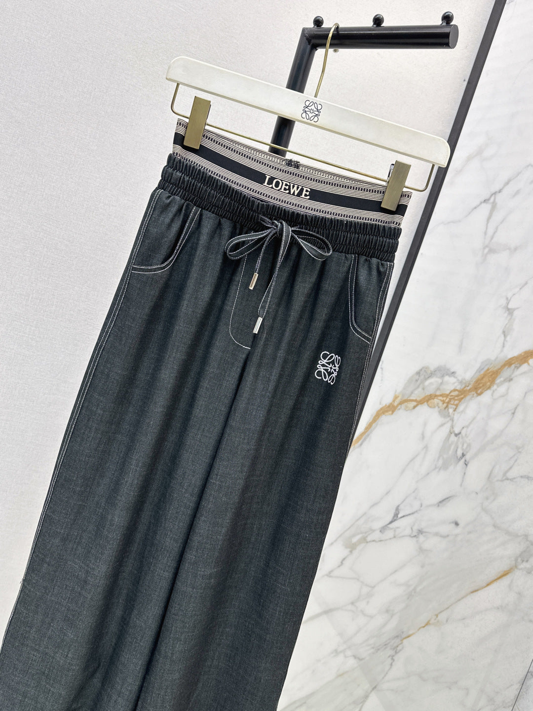 Loe 25fw embroidered jeans