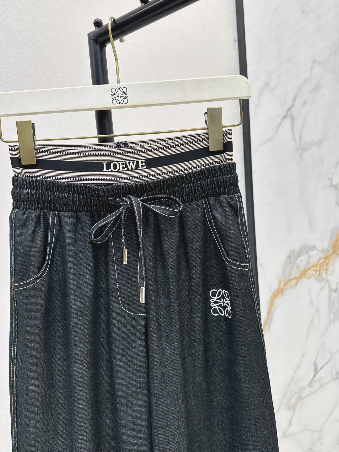 Loe 25fw embroidered jeans