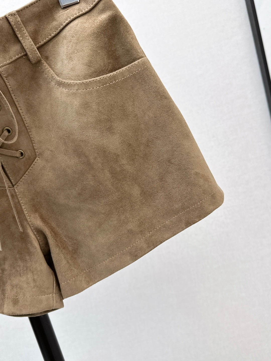 Saint lau 25fw suede short